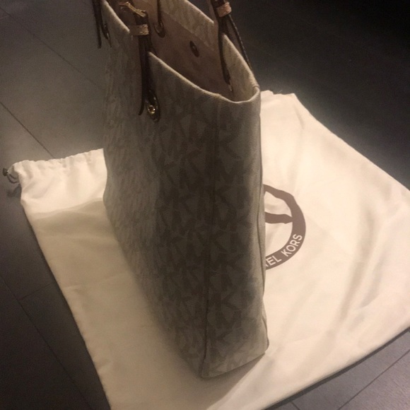 Micheal Kors Shoulder Bag - Picture 5 of 5